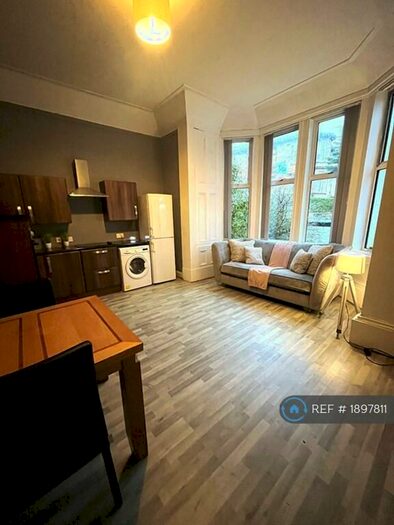 2 Bedroom Flat To Rent In Westercraigs, Glasgow, G31