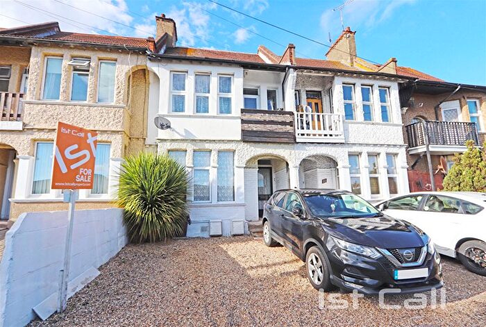 2 Bedroom Flat For Sale In Woodgrange Drive, Southend On Sea, SS1