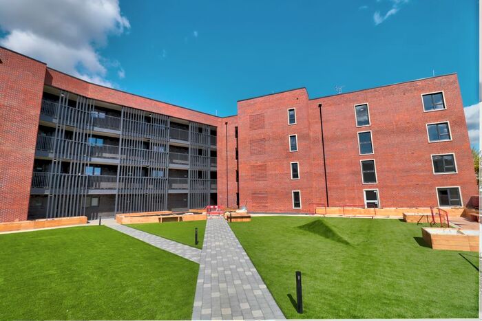 1 Bedroom Flat To Rent In Lilys Walk, High Wycombe, Buckinghamshire, HP11