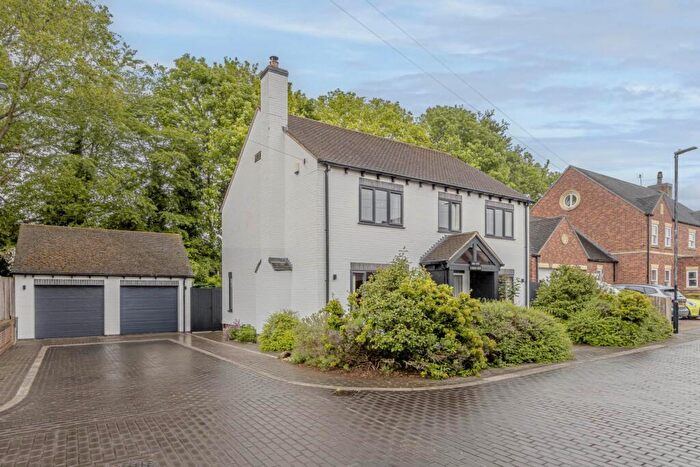 3 Bedroom Detached House For Sale In Farm View Penkhull, Stoke On Trent, ST4