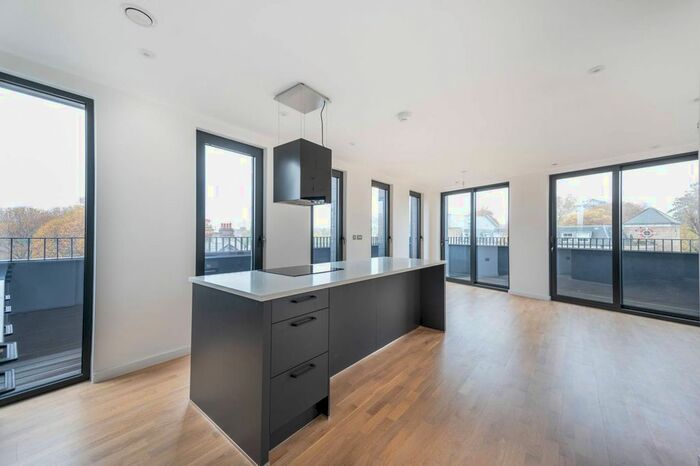 3 Bedroom Flat To Rent In The Vale, Acton, London, W3