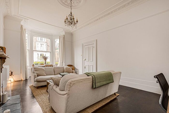 2 Bedroom Flat For Sale In Gauden Road, London, SW4
