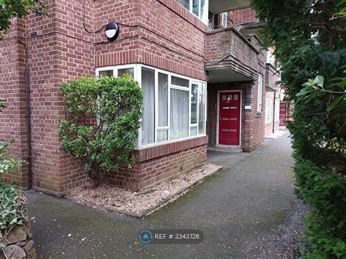3 Bedroom Flat To Rent In Totteridge Road, High Wycombe, HP13