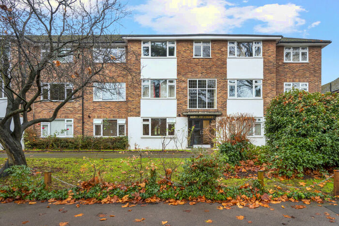 2 Bedroom Apartment To Rent In Lovelace Gardens, Surbiton, KT6