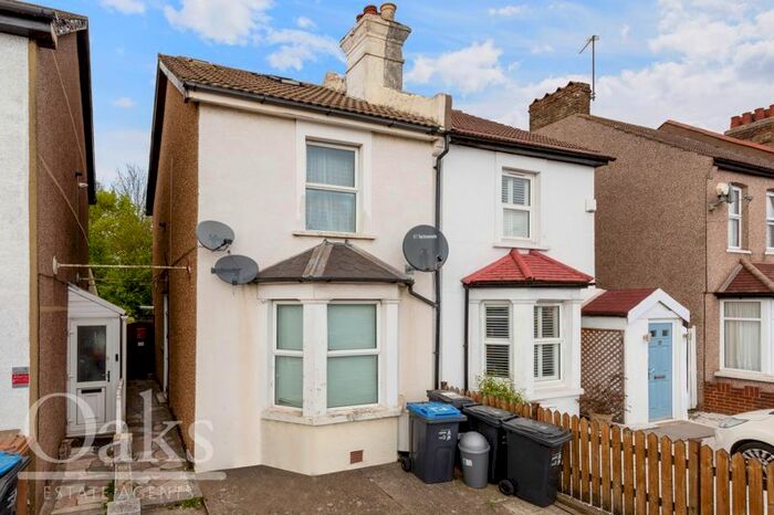 2 Bedroom Flat To Rent In Whitehorse Lane, London, SE25