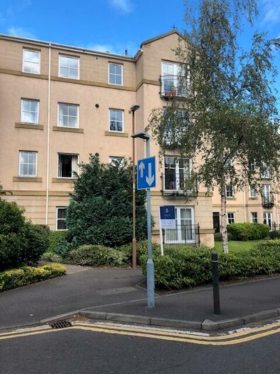 2 Bedroom Flat To Rent In Huntingdon Place, Bonnington, Edinburgh, EH7