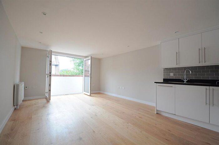 1 Bedroom Flat To Rent In Chapel Street, Guildford, Surrey, GU1