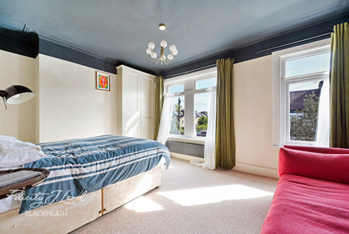 3 Bedroom Terraced House For Sale In Macoma Terrace, Plumstead, SE18