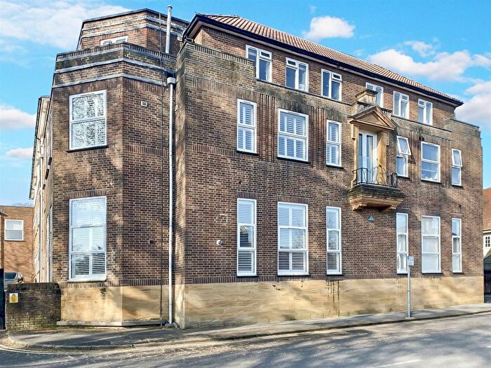 1 Bedroom Flat For Sale In Bury Fields, Guildford, GU2