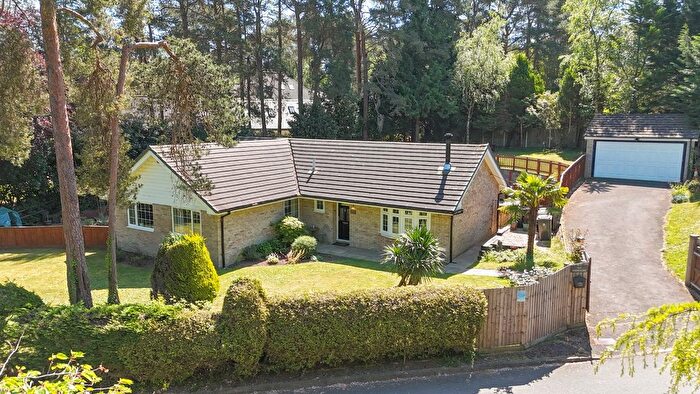 4 Bedroom Detached Bungalow For Sale In Egmont Close, Avon Castle, Ringwood, BH24