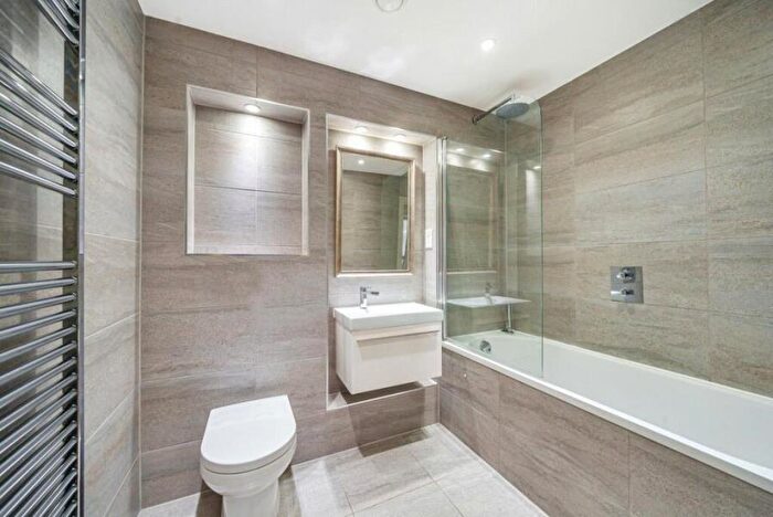 2 Bedroom Apartment To Rent In Leapale Lane, Guildford, GU1