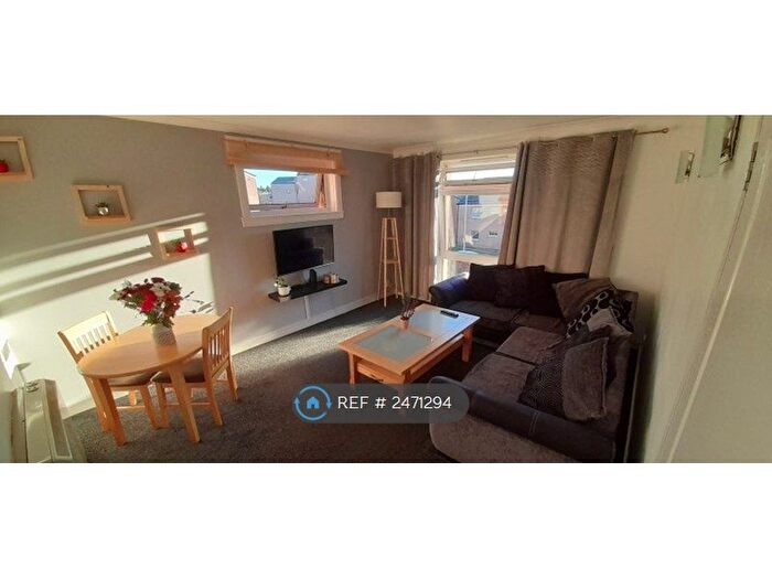 2 Bedroom Flat To Rent In Yarrow Terrace, Dundee, DD2