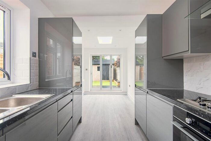 3 Bedroom Property For Sale In Daventry Avenue, London, E17