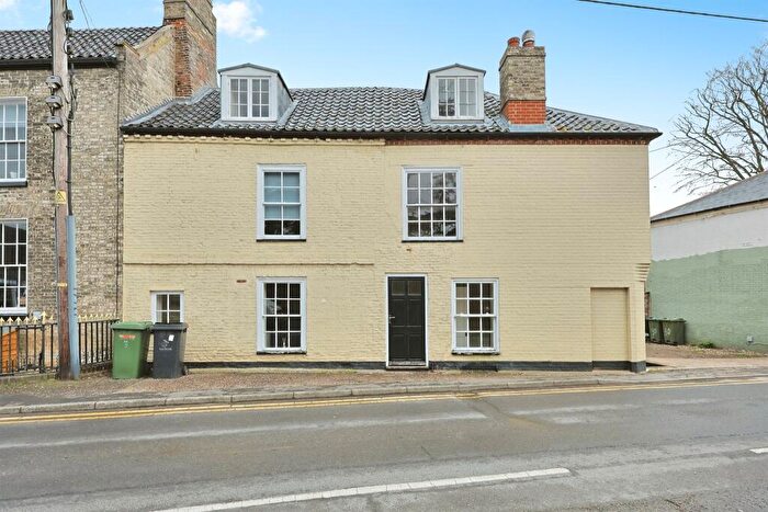 3 Bedroom Maisonette For Sale In Dereham Road, Watton, Thetford, IP25