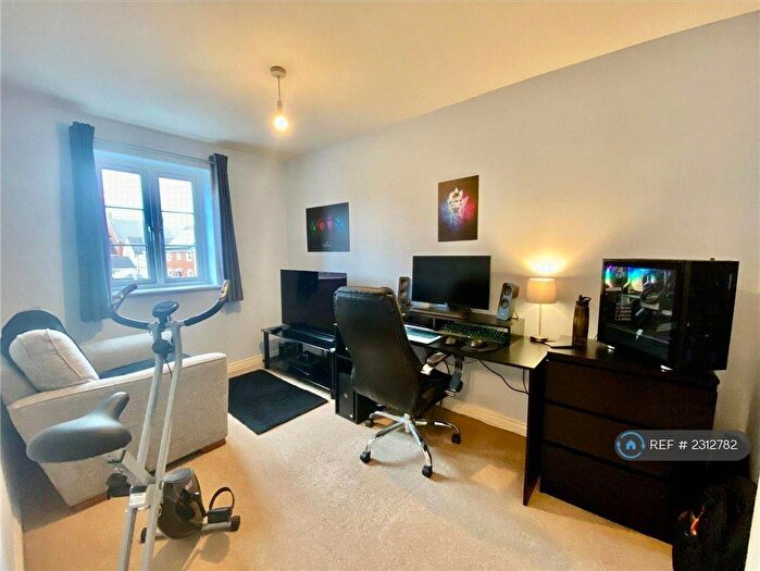 2 Bedroom Flat To Rent In Cedar Manor, Swindon, SN25