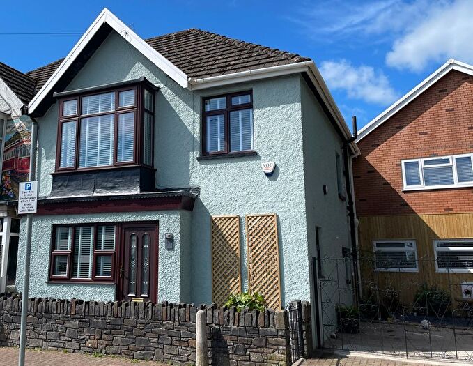 3 Bedroom Semi-Detached House To Rent In West Cross Ave, Swansea, SA3
