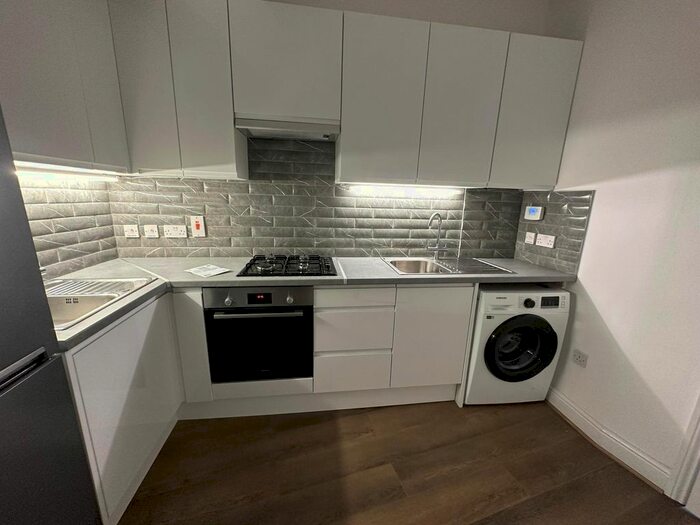 3 Bedroom Flat To Rent In Howard Road, London, N15