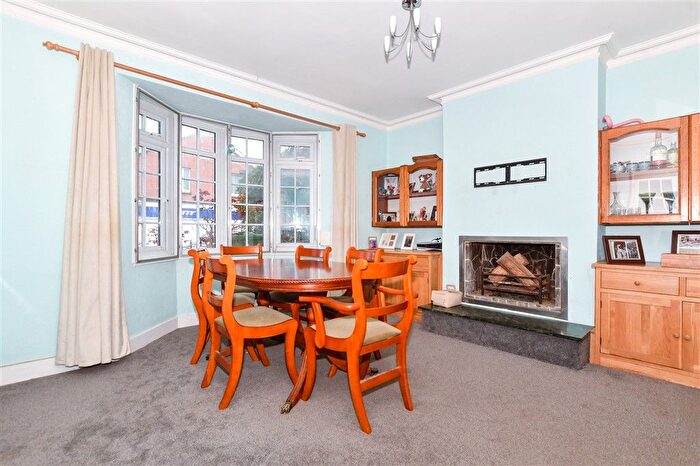 3 Bedroom Detached House For Sale In Maidstone Road, Paddock Wood, Kent, TN12