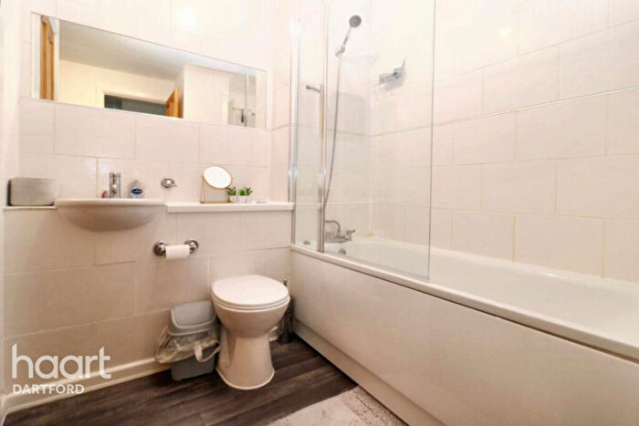 2 Bedroom Apartment To Rent In Morgan Drive, Greenhithe, DA9