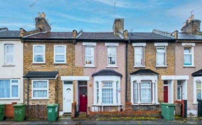 2 Bedroom Apartment To Rent In Tavistock Road, Stratford, London, E15