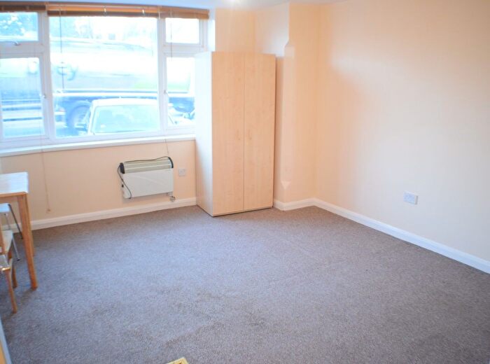 Studio To Rent In Brentmead Place, Golders Green, London, NW11