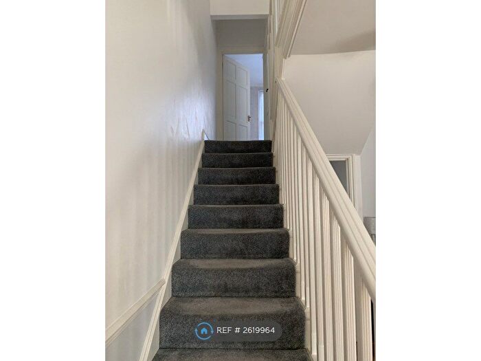 2 Bedroom Flat To Rent In Aitken Road, London, SE6
