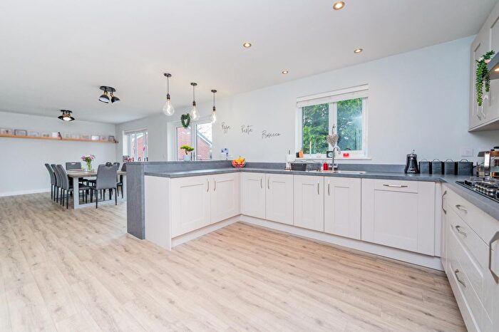 5 Bedroom Detached House For Sale In Riddles Avenue, Willaston, Nantwich, Cheshire, CW5