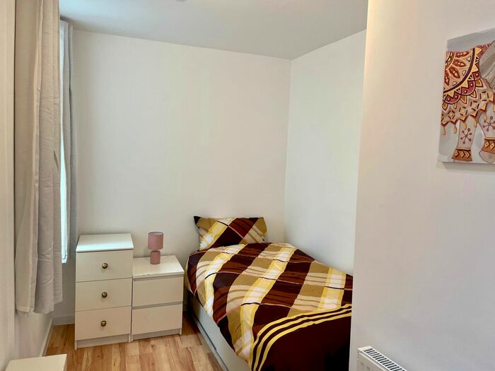 Studio To Rent In Lower High Street, Wednesbury, WS10