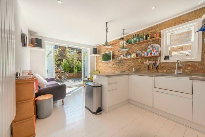 2 Bedroom Apartment To Rent In St Margarets Road, London, NW10