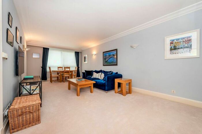1 Bedroom Flat For Sale In Peninsula Heights, Albert Embankment, London, SE1