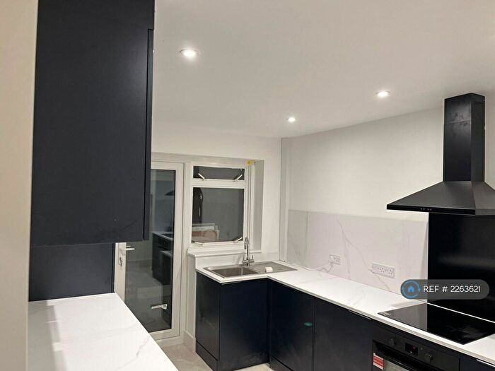 2 Bedroom Bungalow To Rent In Barnfield Road, Orpington, BR5