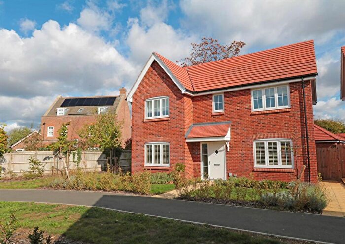4 Bedroom Detached House To Rent In Welply Way, Thame, OX9