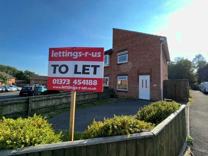 3 Bedroom House To Rent In Larchfield Close, Frome, Somerset, BA11