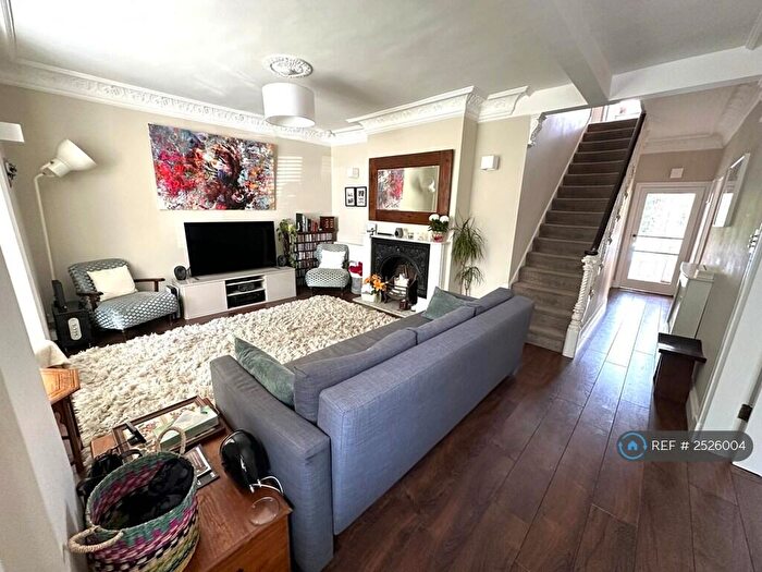 5 Bedroom Semi-Detached House To Rent In Bromley Common, Bromley, BR2