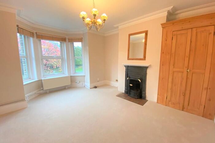 2 Bedroom Flat To Rent In York Road, Guildford, GU1