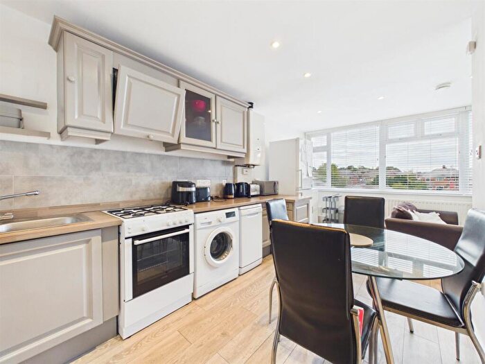 2 Bedroom Flat For Sale In Park Road, Loughborough, LE11