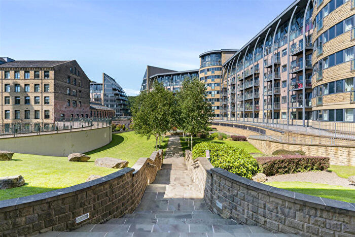 1 Bedroom Flat For Sale In Salts Mill Road, Shipley, BD17