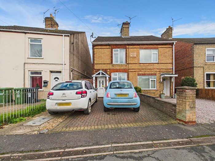 4 Bedroom Semi Detached House For Sale In Middletons Road, Yaxley, PE7