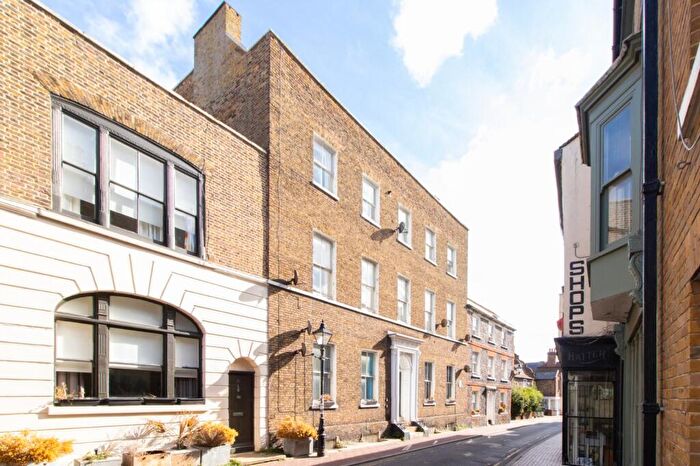 2 Bedroom Flat For Sale In King Street, Margate, Kent, CT9
