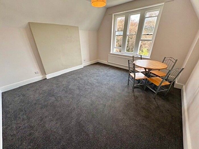 2 Bedroom Flat To Rent In Ninian Road, Cardiff, CF23