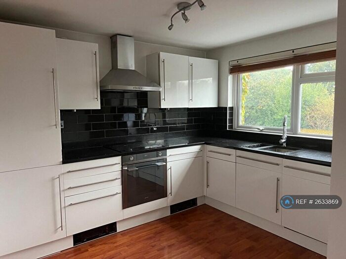 2 Bedroom Maisonette To Rent In Glebe Court, Guildford, GU1