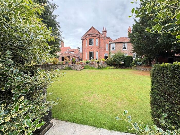 5 Bedroom Semi-Detached House For Sale In Westgate, Louth, LN11
