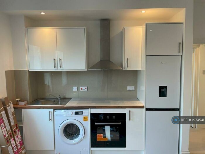 2 Bedroom Flat To Rent In Grove Hill Road, Harrow, HA1