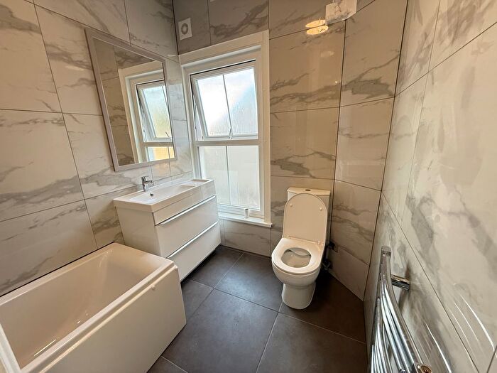 2 Bedroom Flat To Rent In Friars Place Lane, Acton, W3