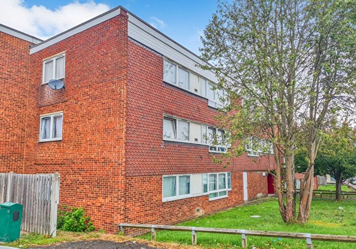 2 Bedroom Flat For Sale In Flat Penryn Manor, Skinner Street, Gillingham, Kent, ME7