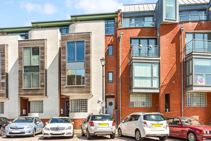 3 Bedroom Town House To Rent In Broad Street, Old Portsmouth Unfurnished, PO1