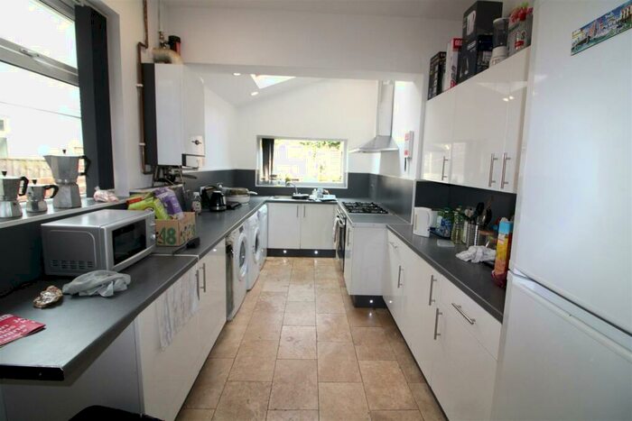 6 Bedroom House To Rent In Midland Avenue, Nottingham, NG7