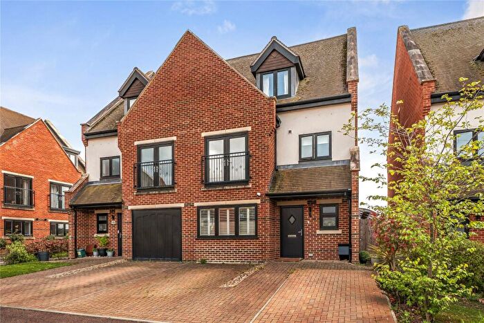 5 Bedroom Semi Detached House For Sale In Albertine Grove, West Wickham, BR4