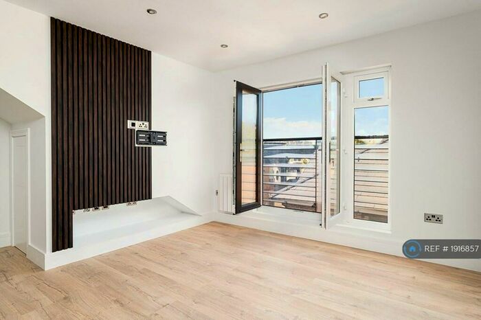 1 Bedroom Flat To Rent In London Apartments, High Wycombe, HP13