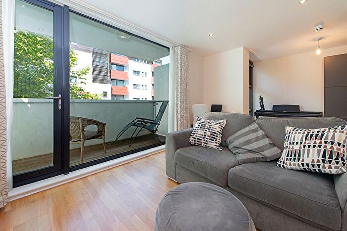 1 Bedroom Flat For Sale In Exmoor Street, London, W10